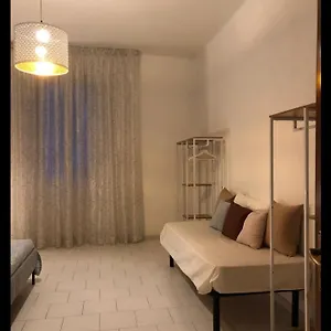https://at-the-station-scardicchio-maisons.barihotels.org